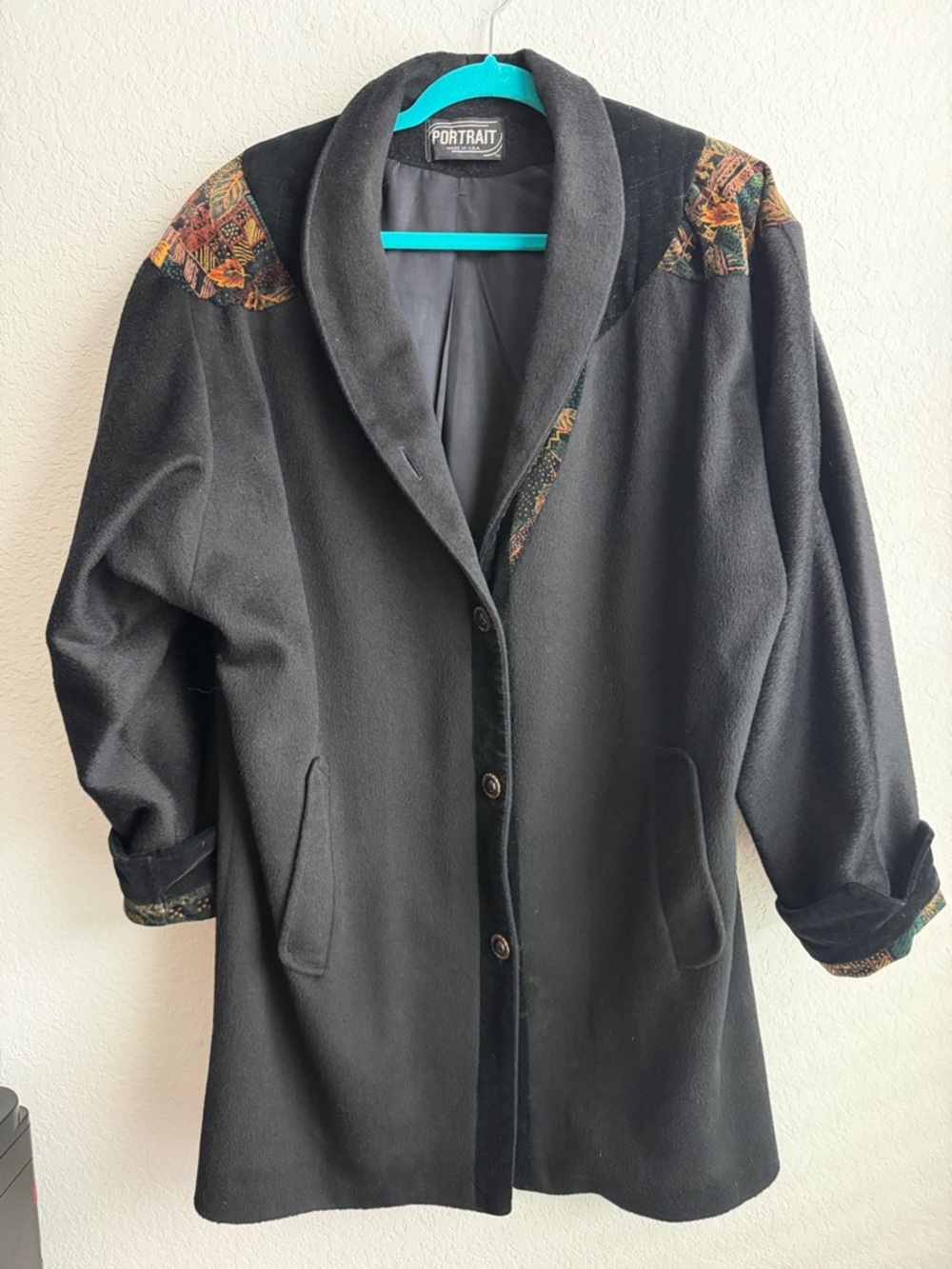 Vintage Portrait Coat with Foliage Pattern Shoulder Accents